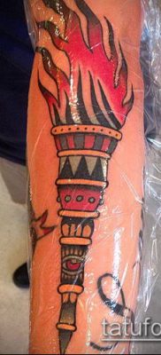 TORCH TATTOO # 265 cool je verzija uzorka koja se može uspješno koristiti za transformaciju i primjenu kao tetovaža baklje na ruci