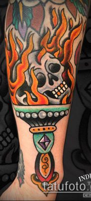 TATTOO TORCH №679 - ekskluzivna verzija slike, koja se može dobro upotrijebiti za obradu i primjenu kao tetovaža baklje