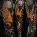 Főnix tetoválás az éjszakában