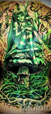 Tattoo tündér ül egy gomba - munka az egész hátán - nagy gyönyörű rajz