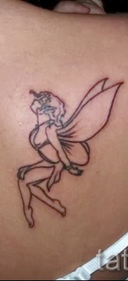 Tündér tetoválás a lapockán - jó lehetőség egy lány számára