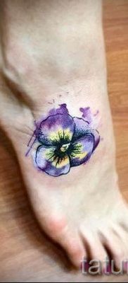 egy ibolya tetoválás fotója az ibolya tetoválás jelentését bemutató cikkhez - tatufoto.ru - 5