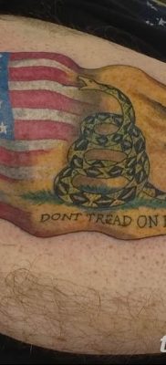 fotó zászló tetoválásról 03.03.2019 №070 - ötlet tetoválás rajzolására zászlóval -