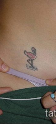 FLAMINGO TATTOO # 39 هو نسخة مثيرة للاهتمام من النمط الذي يمكن استخدامه بشكل جيد للتحويل والتطبيق كوشم فلامنغو