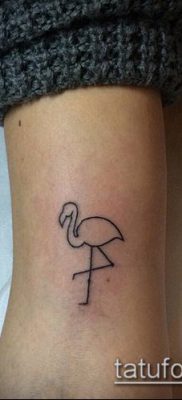 FLAMINGO TATTOO # 232 هو نسخة رائعة من النمط الذي يمكن استخدامه جيدًا للتحويل والتطبيق كوشم فلامنغو على الساق