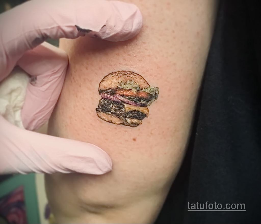 Zdjęcie tatuażu z hamburgerem 26.03.2021 №278 - tatuaż burger -