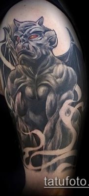 Fotó egy vízköpő tetoválásról (jelentése) - példa egy érdekes tetoválási tervre - 043