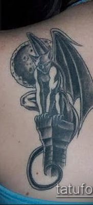 Fotó vízköpő tetoválásról (jelentése) - egy példa egy érdekes tetoválási tervre - 016