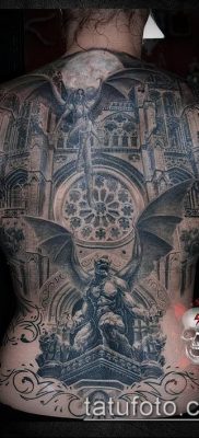 Fotó egy vízköpő tetoválásról (jelentése) - egy példa egy érdekes tetoválási tervre - 008