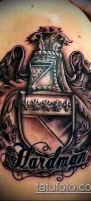 fotografija tetovaže grba (značenje) - primjer zanimljivog dizajna tetovaže - 123