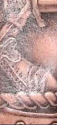 fotografija tetovaže grba (značenje) - primjer zanimljivog dizajna tetovaže - 122