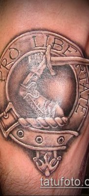 fotografija tetovaže grba (značenje) - primjer zanimljivog dizajna tetovaže - 112
