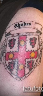 fotografija tetovaže grba (značenje) - primjer zanimljivog dizajna tetovaže - 099