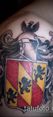 fotografija tetovaže grba (značenje) - primjer zanimljivog dizajna tetovaže - 093