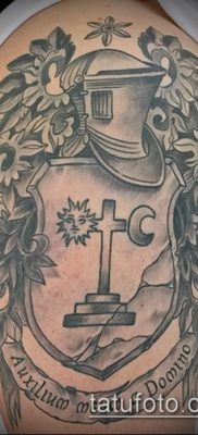 fotografija tetovaže grba (značenje) - primjer zanimljivog dizajna tetovaže - 091