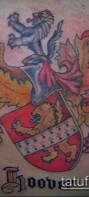 fotografija tetovaže grba (značenje) - primjer zanimljivog dizajna tetovaže - 090