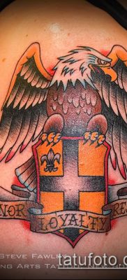 fotografija tetovaže grba (što znači) - primjer zanimljivog dizajna tetovaže - 080