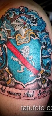 fotografija tetovaže grba (značenje) - primjer zanimljivog dizajna tetovaže - 072