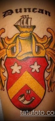 fotografija tetovaže grba (značenje) - primjer zanimljivog dizajna tetovaže - 071