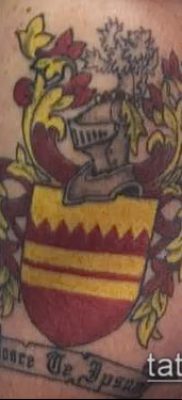 fotografija tetovaže grba (značenje) - primjer zanimljivog dizajna tetovaže - 064
