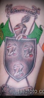 fotografija tetovaže grba (značenje) - primjer zanimljivog dizajna tetovaže - 057