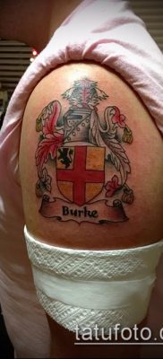 fotografija tetovaže grba (značenje) - primjer zanimljivog dizajna tetovaže - 055