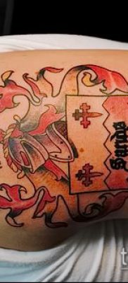 fotografija tetovaže grba (značenje) - primjer zanimljivog dizajna tetovaže - 048