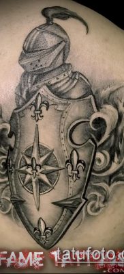 fotografija tetovaže grba (značenje) - primjer zanimljivog dizajna tetovaže - 044