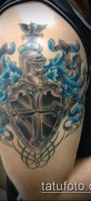fotografija tetovaže grba (značenje) - primjer zanimljivog dizajna tetovaže - 042