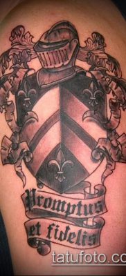 fotografija tetovaže grba (značenje) - primjer zanimljivog dizajna tetovaže - 039