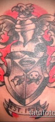 fotografija tetovaže grba (značenje) - primjer zanimljivog dizajna tetovaže - 037