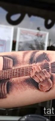 صورة لشم الغيتار - 25052017 - مثال - 017 وشم غيتار