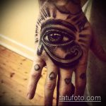 татуировка око на планина # 537 е достойна версия на рисунка, която може успешно да се използва за промяна и приложение като око на цветна планинска татуировка