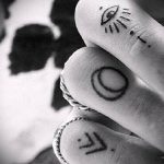 татуировка око на планина №383 - уникална версия на модела, която може лесно да се използва за обработка и нанасяне като око на надпис на планинска татуировка