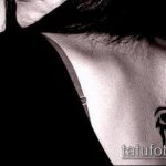 око на планинска татуировка номер 200 - изключителна версия на картината, която може лесно да се използва за промяна и приложение като око на надпис на планинска татуировка