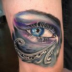 татуировка око на планина №380 е достойна версия на картината, която може да се използва добре за трансформиране и прилагане като татуировка на окото на планината на врата