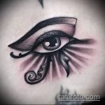 татуировка око на планина № 957 е интересна версия на модела, който може успешно да се използва за обработка и нанасяне на татуировка на врата като планина за очи