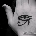 татуировка око на планина номер 20 - изключителна версия на модела, която може успешно да се използва за финализиране и прилагане като татуировка на окото на планината на врата