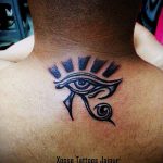 татуировка око на планина №133 - готина версия на рисунка, която може лесно да се използва за обработка и нанасяне като око на надпис на планинска татуировка
