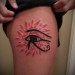 татуировка око на планина # 235 е готина версия на модела, която може лесно да се използва за трансформиране и прилагане като татуировка на окото на планината на врата