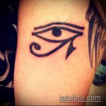 татуировка око на планина №424 - изключителна версия на модела, която може лесно да се използва за преразглеждане и приложение като татуировка на окото на планината на врата