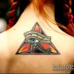 татуировка око на планина номер 753 е интересна версия на модела, който може успешно да се използва за трансформиране и прилагане като око за татуировка с планинско значение за жени