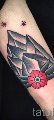 Снимка на планинска татуировка - за статия за значението на татуировка с модел на планина - tatufoto.ru - 42