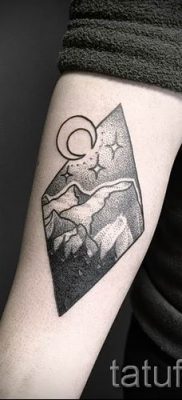 Снимка на планинска татуировка - за статия за значението на татуировка с модел на планина - tatufoto.ru - 33