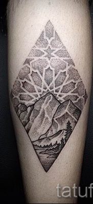 Снимка на планинска татуировка - за статия за значението на татуировка с модел на планина - tatufoto.ru - 29