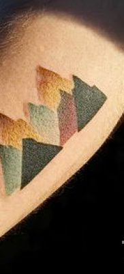 Снимка на планинска татуировка - за статия за значението на татуировка с модел на планина - tatufoto.ru - 17