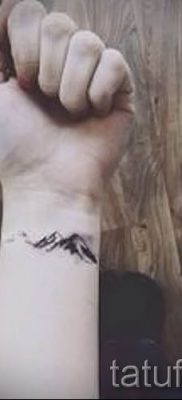 Снимка на планинска татуировка - за статия за значението на татуировка с модел на планина - tatufoto.ru - 3