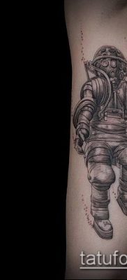 гравиране на татуировка №962 - изключителна версия на модела, която може успешно да се използва за преразглеждане и нанасяне като гравиране на татуировка на рамото