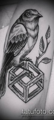 гравиране на татуировка # 624 е готина версия на рисунката, която може успешно да се използва за преразглеждане и гравиране на ръката като татуировка