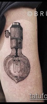 гравиране на татуировка # 793 е интересна версия на модела, който може успешно да се използва за трансформиране и прилагане на гравиране на предмишницата като татуировка